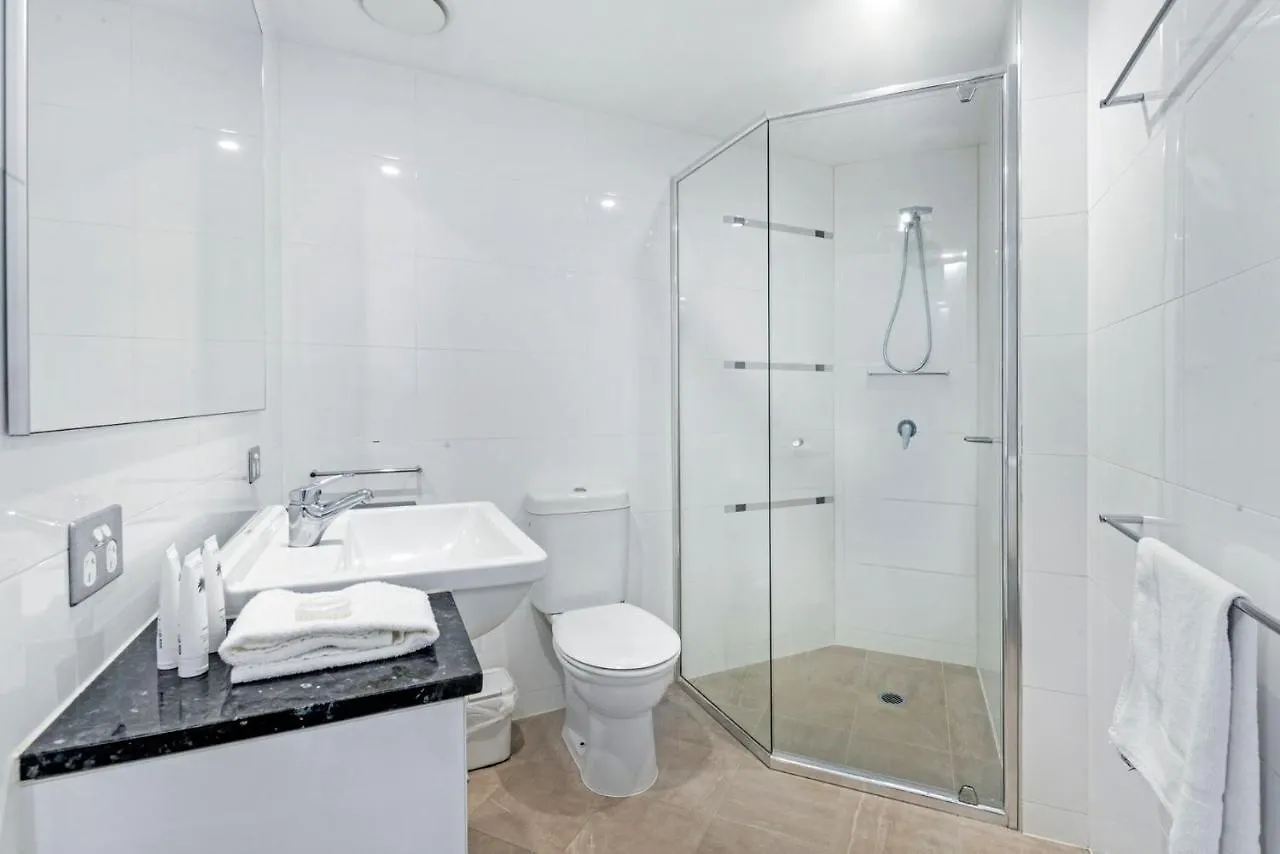 Fresh & Modern 2 Bedroom Apartment In Sierra Grand - Coasthm Gold Coast
