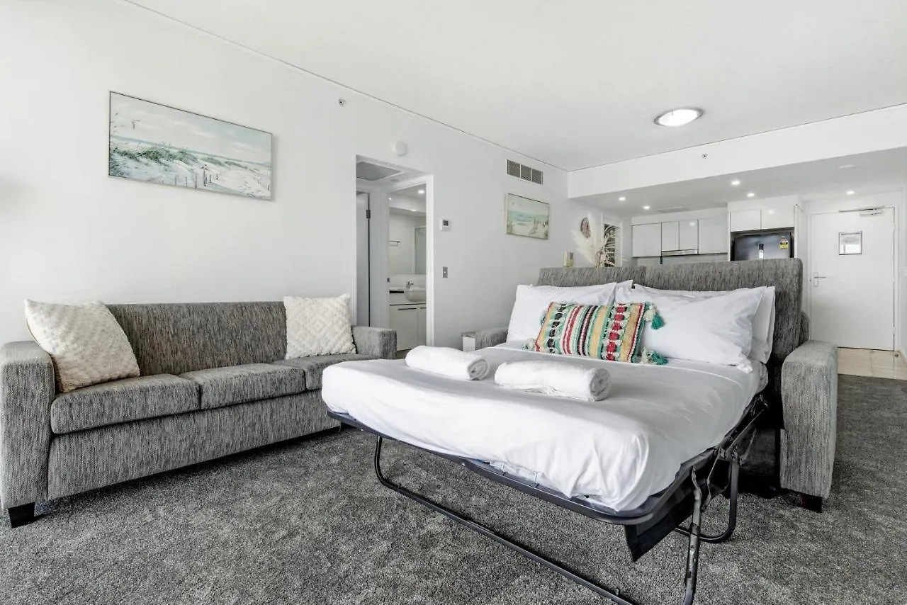 Fresh & Modern 2 Bedroom Apartment In Sierra Grand - Coasthm Gold Coast